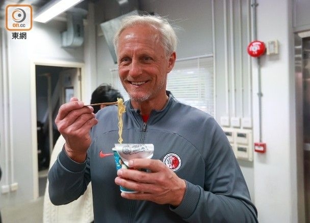https://cache.hkgolden.media/compress/https://hk.on.cc/hk/bkn/cnt/sport/20231219/photo/bkn-20231219175245473-1219_00882_001_05p.jpg?20231219195747
