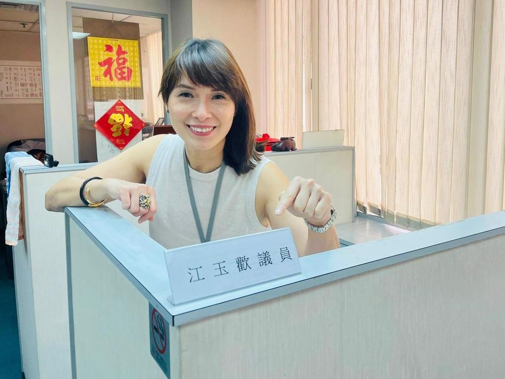 立法會界實幹事業型高冷知性輕熟女江玉歡(歡姐)算唔算o答得杯落 - 體育台 - 香港高登討論區